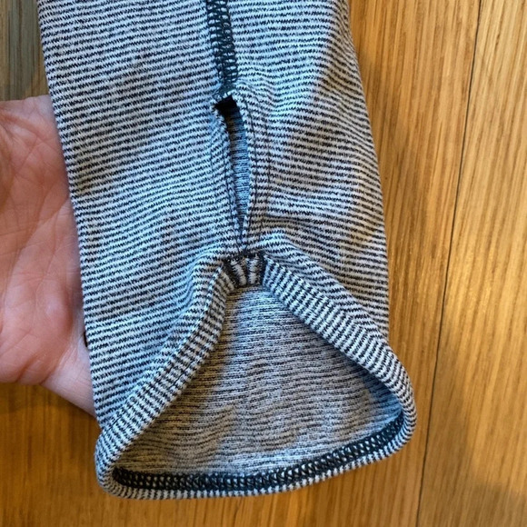 Lucy Tech Women’s Top Long Sleeved Ruched Thumbholes Grey Stripe Large - Picture 5 of 7